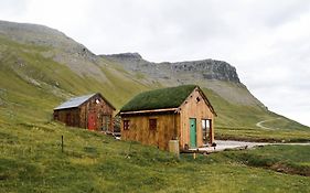 Mulafossur Cottage No 4 By Famous Waterfall In Gasadalur